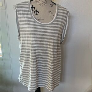 Banns Republic XL Malibu tee Gray Striped Sleeveless Top in good condition